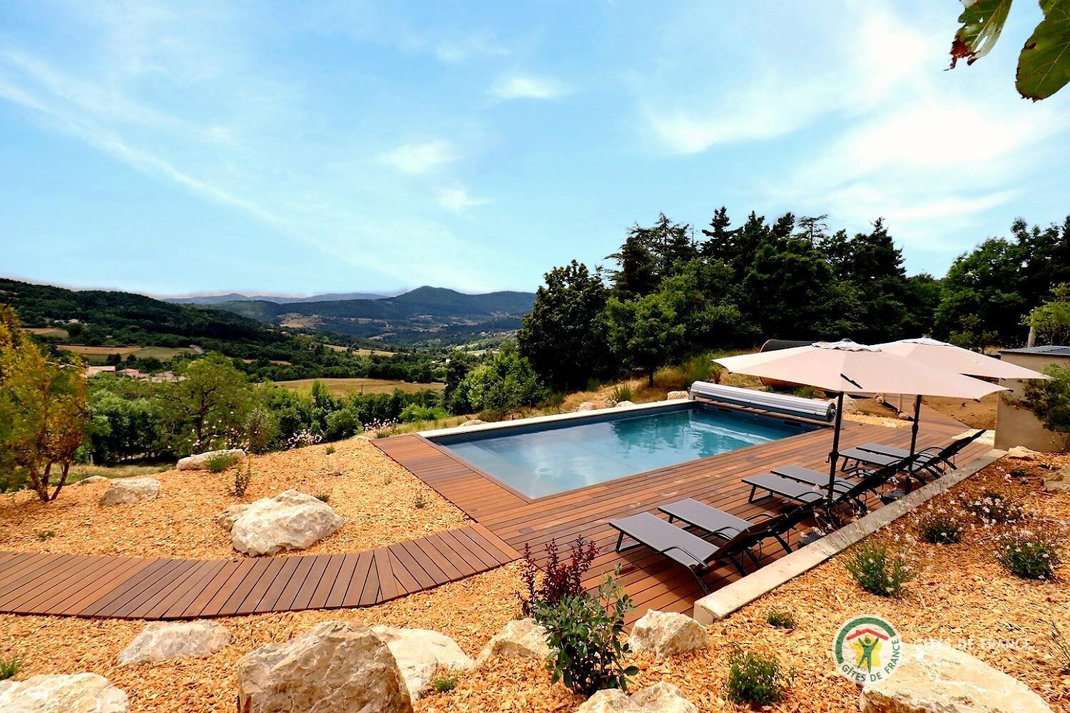 Piscine chauffée, sauna et bain nordique avec vue panoramique