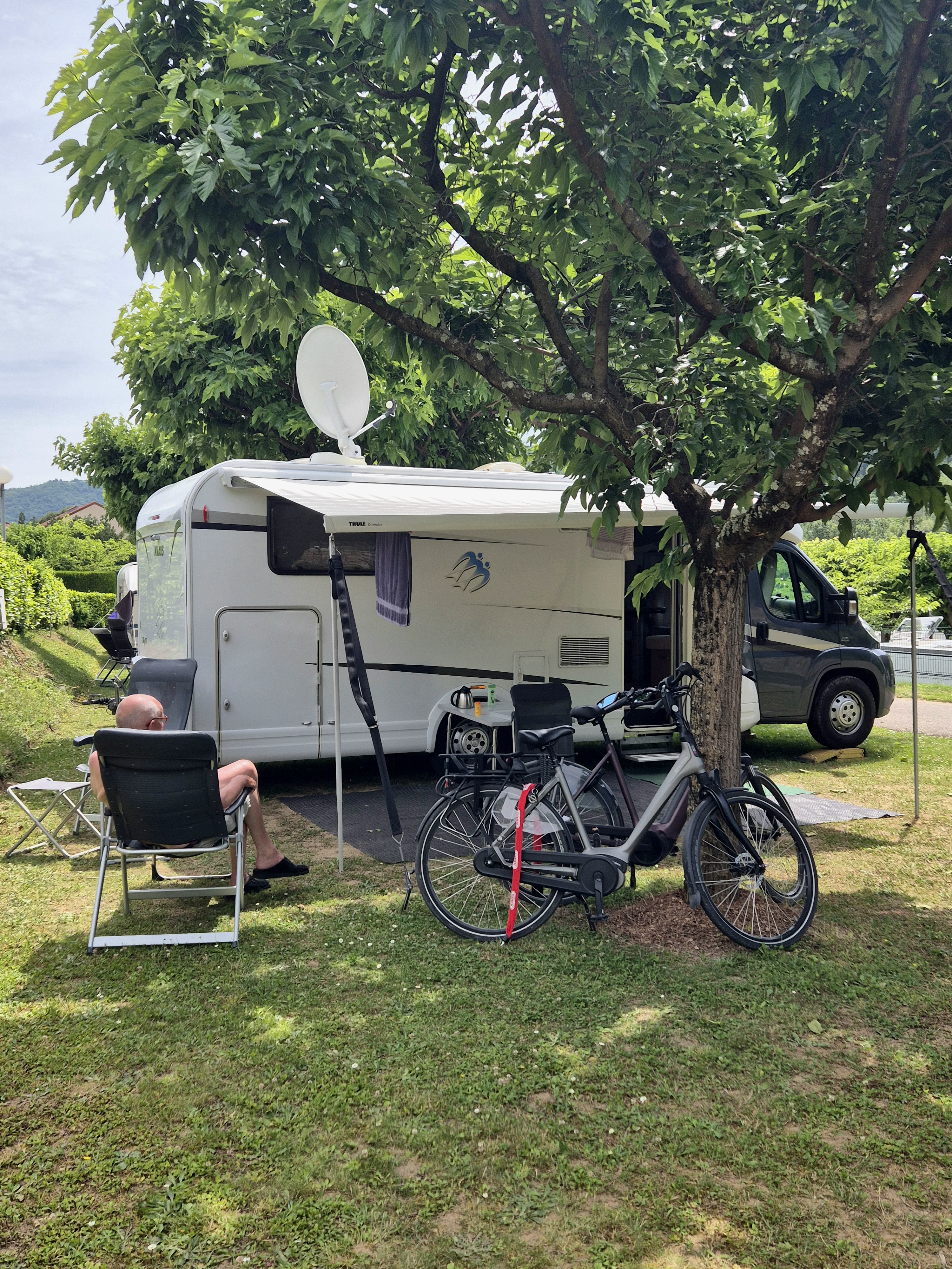 Aire de camping-cars - Camping le Castelet_Saint-Jean-de-Muzols