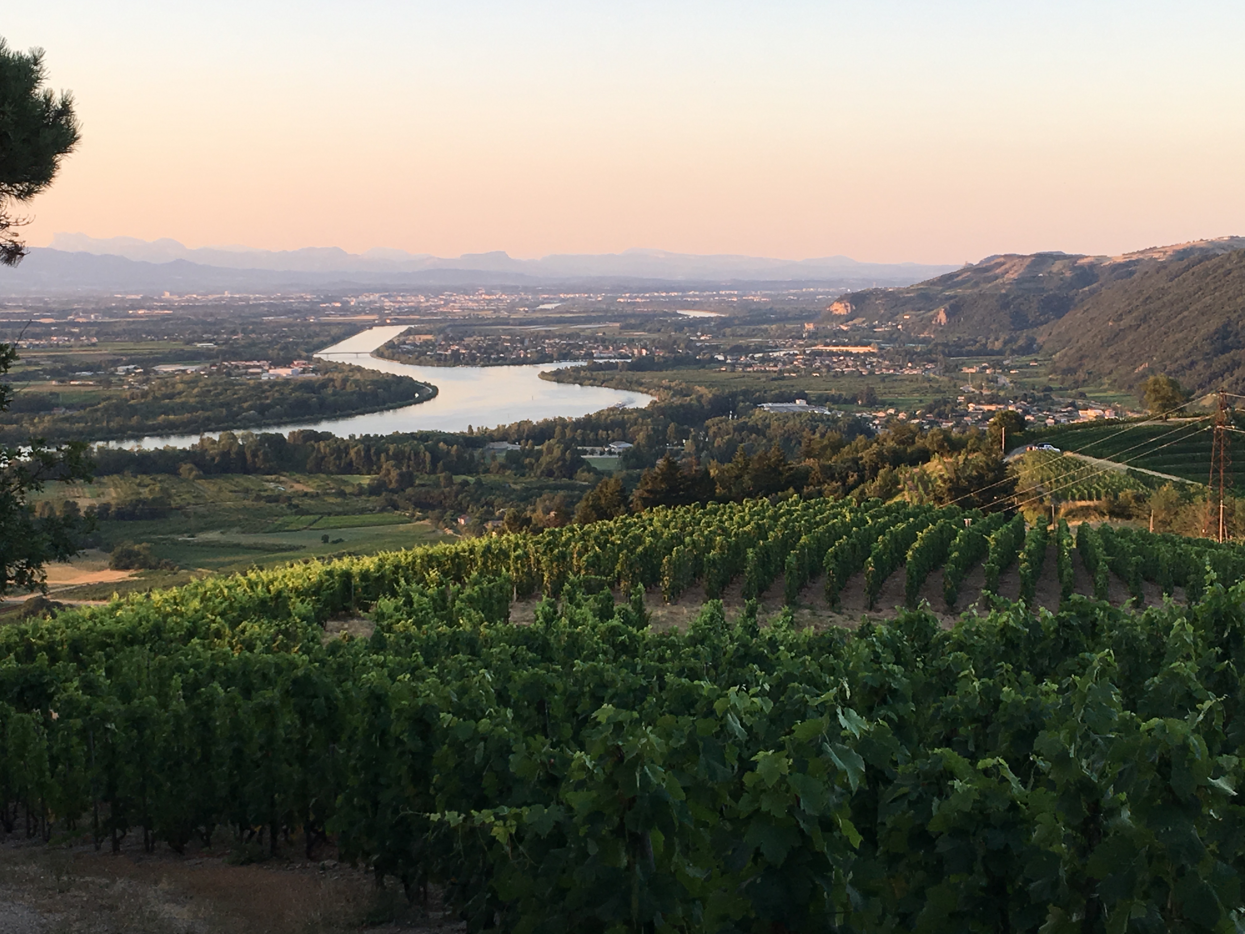 Levé du jour sur la Vallée du Rhône