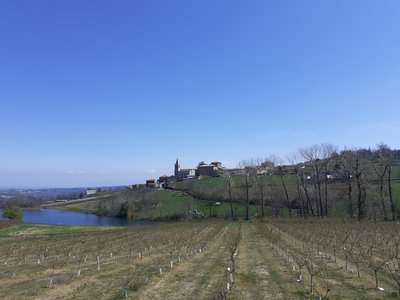 Village avec le château en son sein